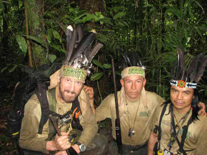 מסעו של מיקי גרוסמן (משמאל) באמזונס