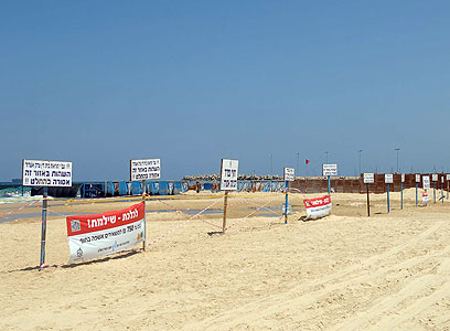 אין כניסה. שטח ההפקר בחוף אשדוד (צילום: אבי רוקח)