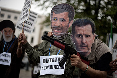 מחאה סורית נגד שיתוף הפעולה הסורי-איראני (צילום:   AFP)