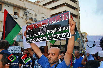 הפגנה בבנגזי. "לא להעלבת הנביא, לא לטרוריזם"