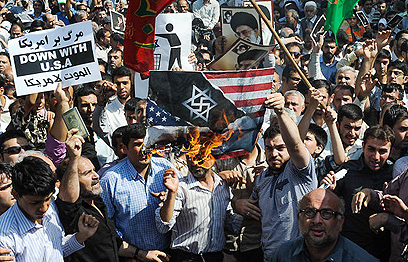 אלפים הפגינו באיראן וקראו "מוות לישראל", "מוות לאמריקה"