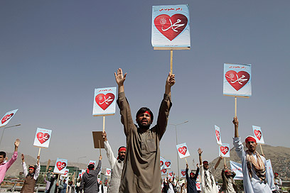 מפגינים נגד הסרט הלועג למוחמד באפגניסטן (צילום: AP)