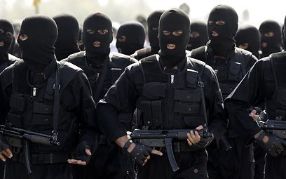 אנשי היחידות המיוחדות של צבא איראן (צילום: AP)
