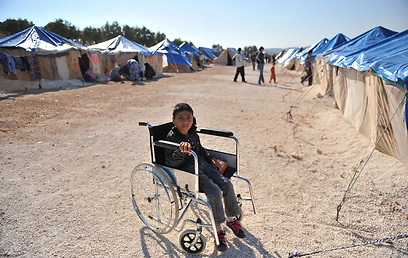 משלמים את מחיר המחאה נגד אסד. ילד סורי במחנה פליטים ליד טורקיה (צילום: AFP)