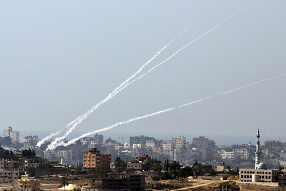 ממוצע של שלוש רקטות ביום (צילום: AFP)