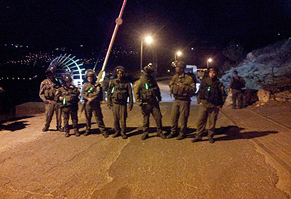 כוחות צה"ל סמוך להתנחלות (צילום: אלחנן גרונר, הקול היהודי)