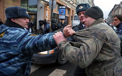 במוסקבה נעצרו 25 איש, עוד 180 נעצרו בהפגנות בשאר המדינה      (צילום: AFP)