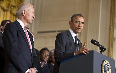 אובמה וסגנו ג'ו ביידן בבית הלבן (צילום: EPA)