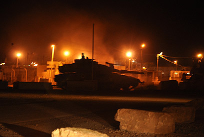 טנק של צה"ל במעבר קרני (צילום: זאב טרכטמן)
