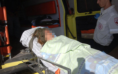 אחת הפצועות הועברה לבית החולים סורוקה (צילום: הרצל יוסף)