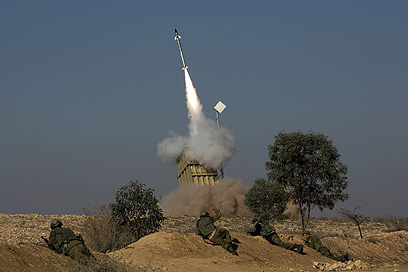 סוללת כיפת ברזל סמוך לבאר שבע (צילום: AFP)