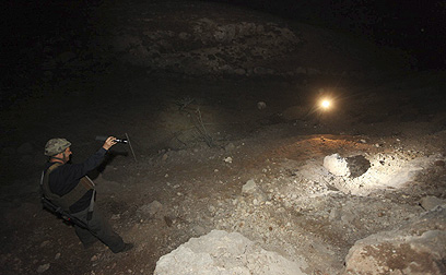 סריקות כוחות הביטחון באזור נפילת הרקטה בגוש עציון (צילום: גיל יוחנן)