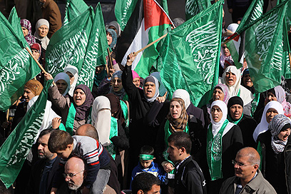 הפגנה נגד ישראל ברמאללה (צילום: AFP)