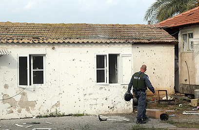 הנזק שנגרם לבית במועצת באר טוביה (צילום: אבי רוקח)