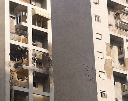 הבניין שנפגע באשדוד (צילום: רון בנישו)