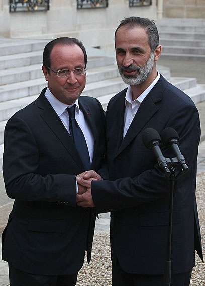 נשיא צרפת מקבל את פני ראש האופוזיציה בפריז (צילום: AP)