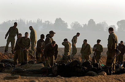 חיילי מילואים שגוייסו בצו 8 (צילום: רויטרס)