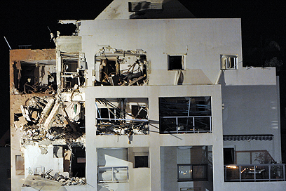 הבית בראשון לציון שנפגע מרקטת פאג'ר (צילום: דודו אזולאי)