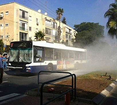 האוטובוס לאח הפיצוץ (צילום: גל סבג)