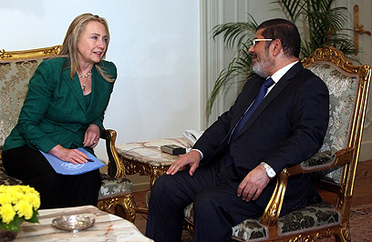 Key player. Morsi and Clinton in Cairo (Photo: EPA)
