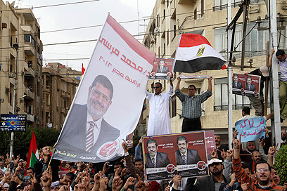 אלפי מפגינים נגד מורסי בקהיר (צילום: AFP)