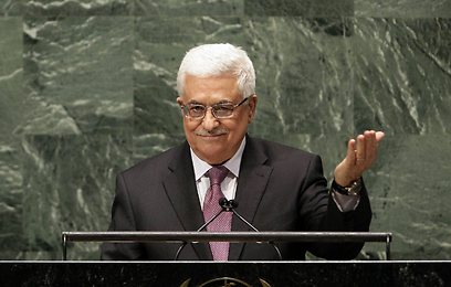 נשיא הרשות הפלסטינית נואם. "ישראל ביצעה טיהור אתני" (צילום: AP)