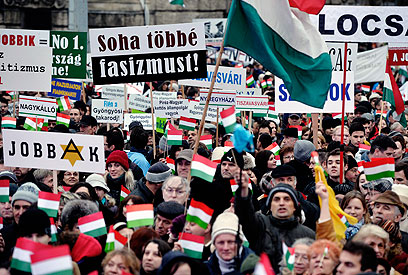 ההפגנה בבודפשט: "פשיזם - לעולם לא עוד" (צילום: EPA)