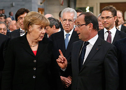 צרפת וגרמניה מתנגדות להצטרפות טורקיה לאיחוד. הולנד ומרקל (צילום: AP)