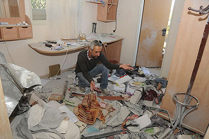 Beersheba home hit by Gaza rocket (Photo: Herzl Yosef)