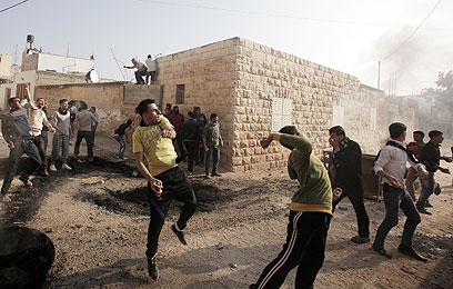 מהומות בכפר טמון, אתמול (צילום:  AFP)