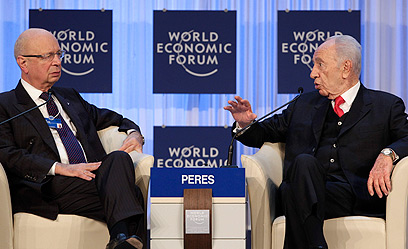 נשיא המדינה פרס בפורום הכלכלי בדאבוס (צילום: EPA)