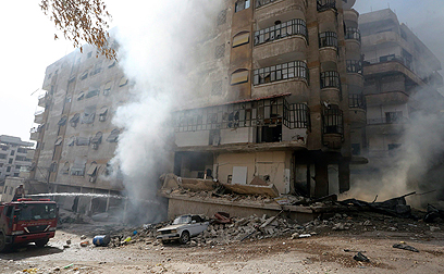 אחרי הפצצה של צבא סוריה נגד המורדים בדמשק (צילום: רויטרס)