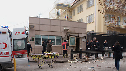 ההרס באזור השגרירות (צילום: AFP)
