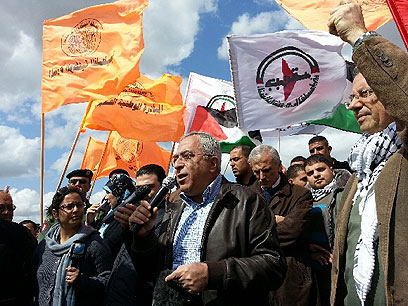 ראש הממשלה הפלסטיני פיאד, היום בבילעין (צילום: רועי עידן)