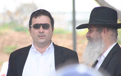 משמאל: הנאשם מאיר רבין, שהיה יד ימינו של ש"ד (צילום: מוטי קמחי)