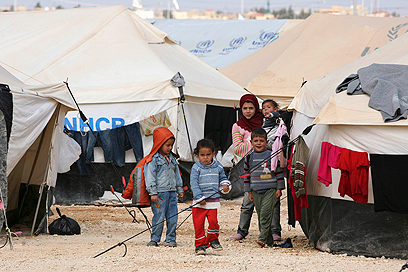 משפחה סורית במחנה פליטים בירדן (צילום: רויטרס)