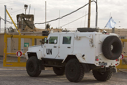 פקחי האו"ם חצו את הגבול (צילום: AFP)