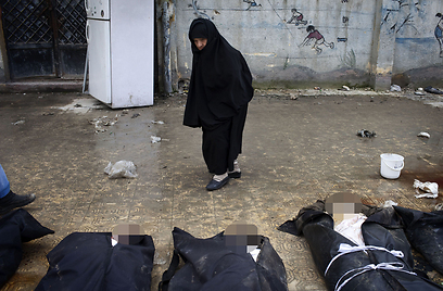גופות בעיר חלב. "דרוש כוח ערבי בקסדות כחולות"  (צילום: AFP)