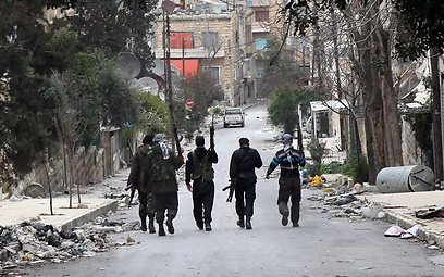 חיילים מכוחות המורדים בעיר חאלב בסוריה (צילום: MCT)