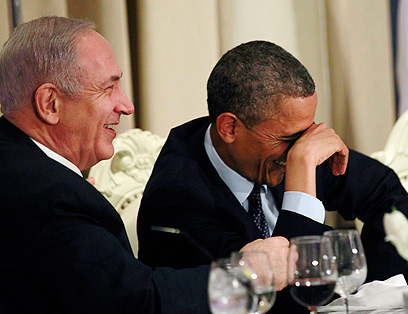 מצחקקים בסעודה הנשיאותית (צילום: רויטרס)