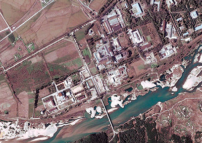 הכור ביונגביון. פיונגיאנג הודיעה כי פעילותו תחודש (צילום: EPA, DIGITAL GLOBE)