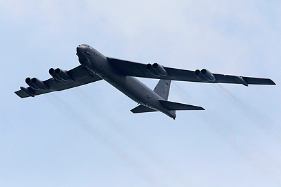 מפציצי B-52 טסו סמוך לגבול בין הקוריאות  (צילום: רויטרס)