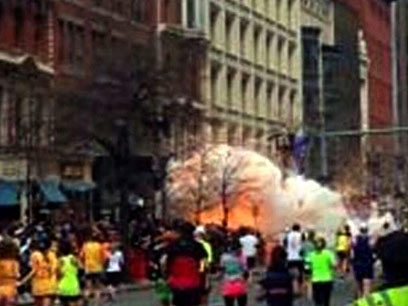 רגע הפיצוץ (צילום: AP, WBZTV)