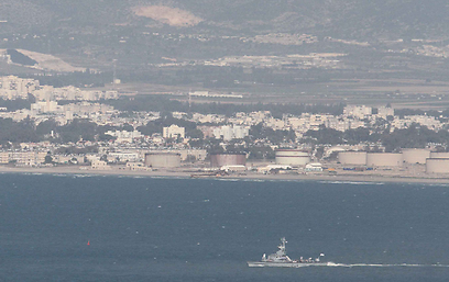ספינות חיל הים מחפשות אחר שברי המל"ט בצהריים (צילום: עידו ארז)