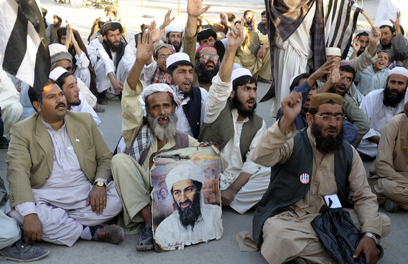 תומכי הטליבאן בפקסיטן. "בן-לאדן מת מות קדושים" (צילום: AFP)