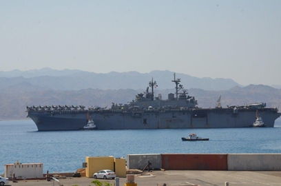 הספינה אמריקנית בנמל אילת, הבוקר (צילום: מאיר אוחיון)