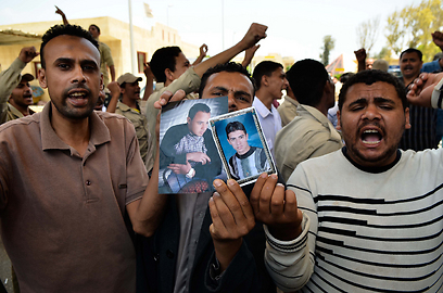 הפגנה ברפיח המצרית למען שחרור החטופים (צילום: AFP)
