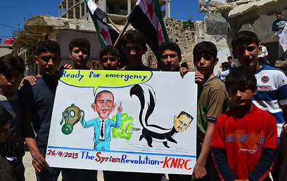 סוריה: מפגינים נגד שתיקתה של אמריקה (ארכיון) (צילום: רויטרס)