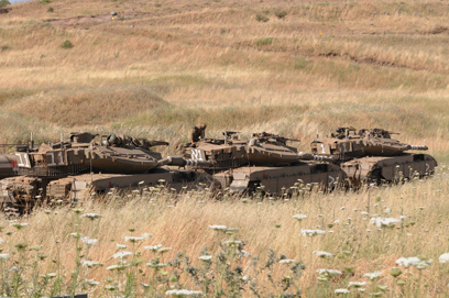 טנקים ישראלים בגבול (צילום: אביהו שפירא)