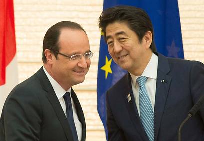 הולנד וראש ממשלת יפן (צילום: AFP)